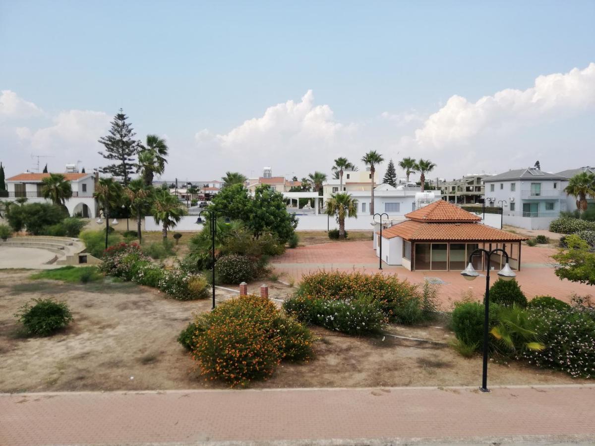 Ria Beach Sea View Apartment Pyla Eksteriør bilde
